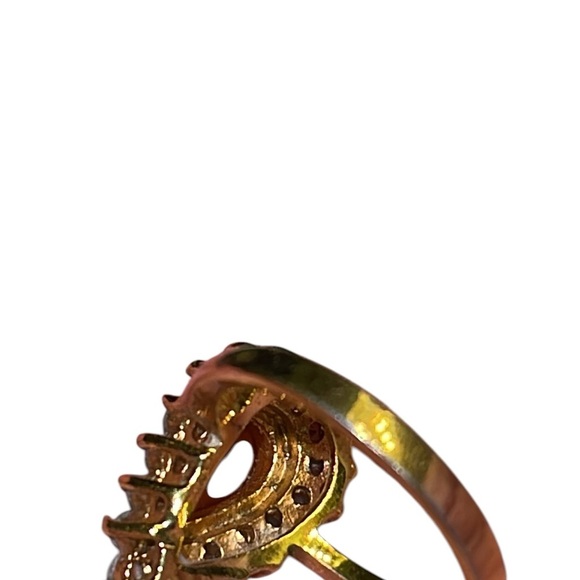 Vintage gold cubic zirconia statement ring - Picture 3 of 9